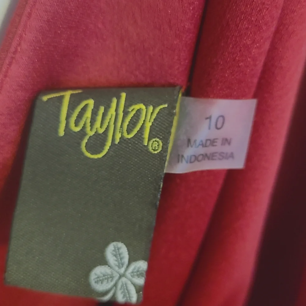 Women’s Taylor Red Satin Crepe Twist Knot Front Midi Dress - Picture 2 of 5